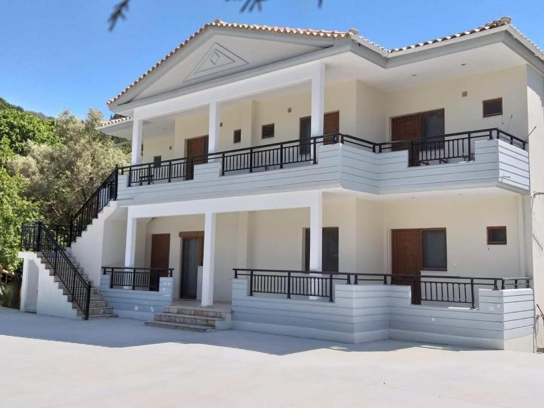 Chris Apartment Vasiliki  Exterior photo